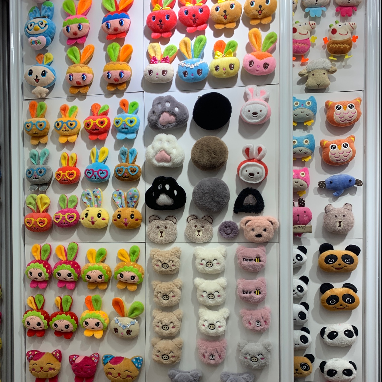 彩色卡通毛绒产品图