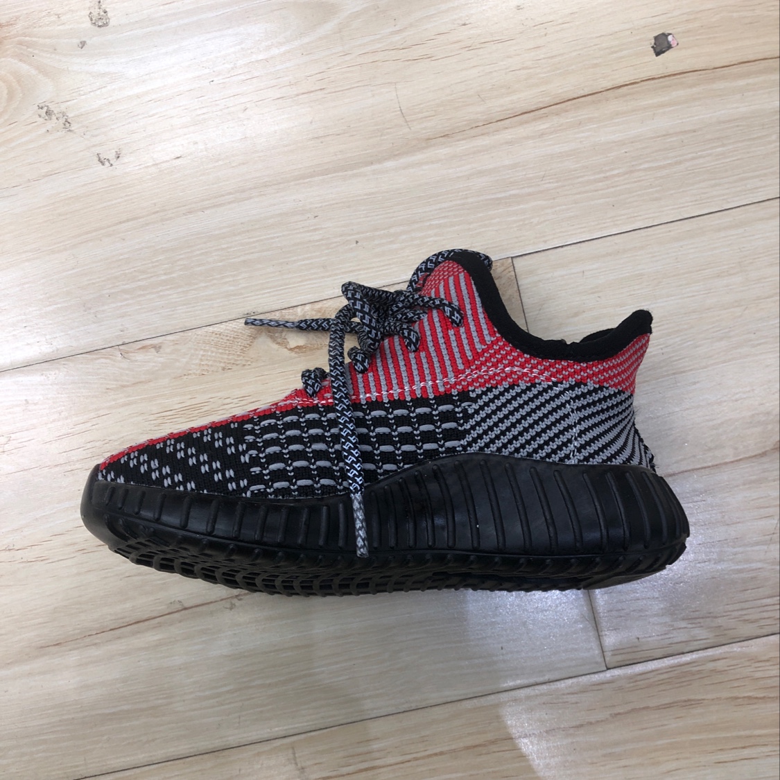 2020 Non-Slip Sneakers details Picture