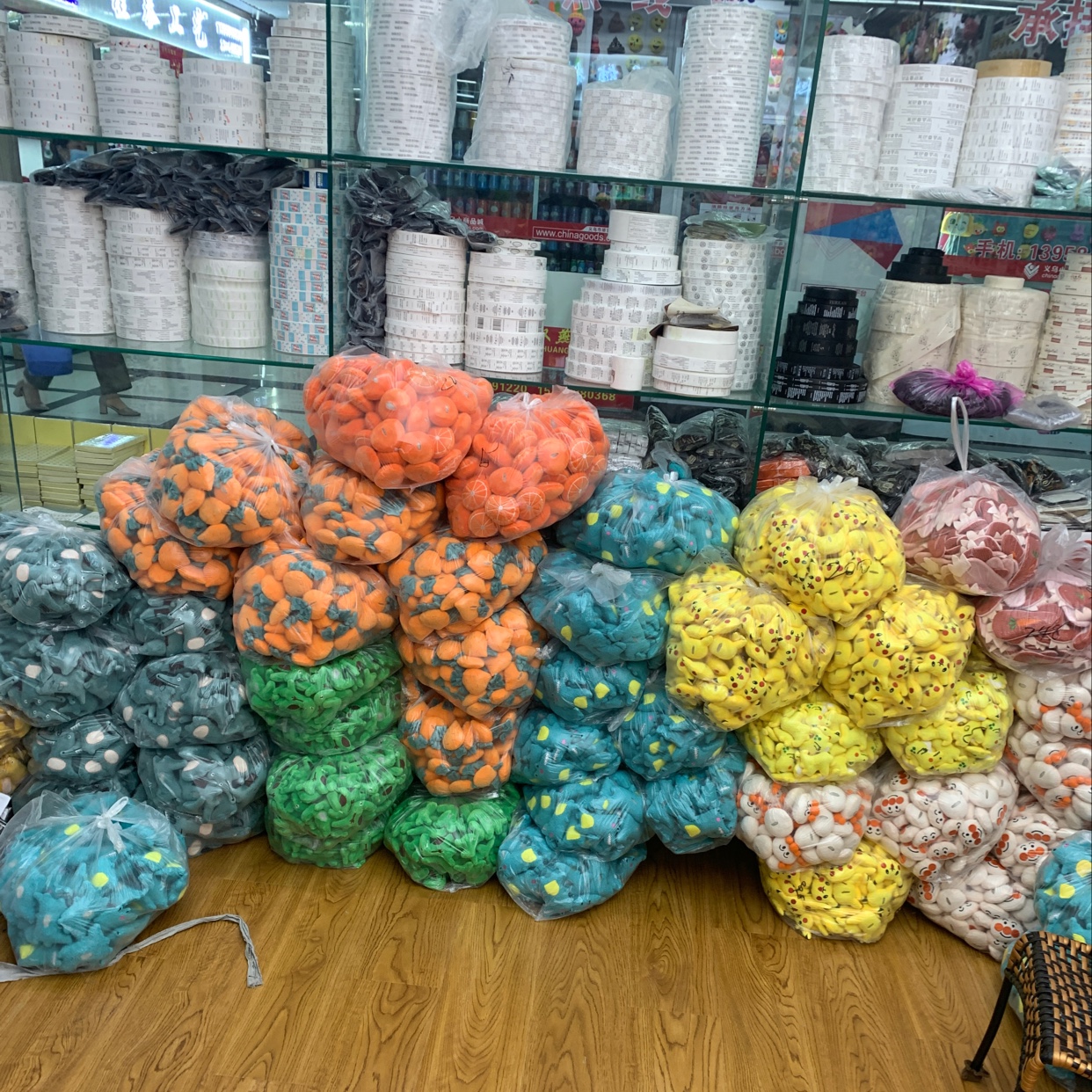 彩色卡通毛绒细节图