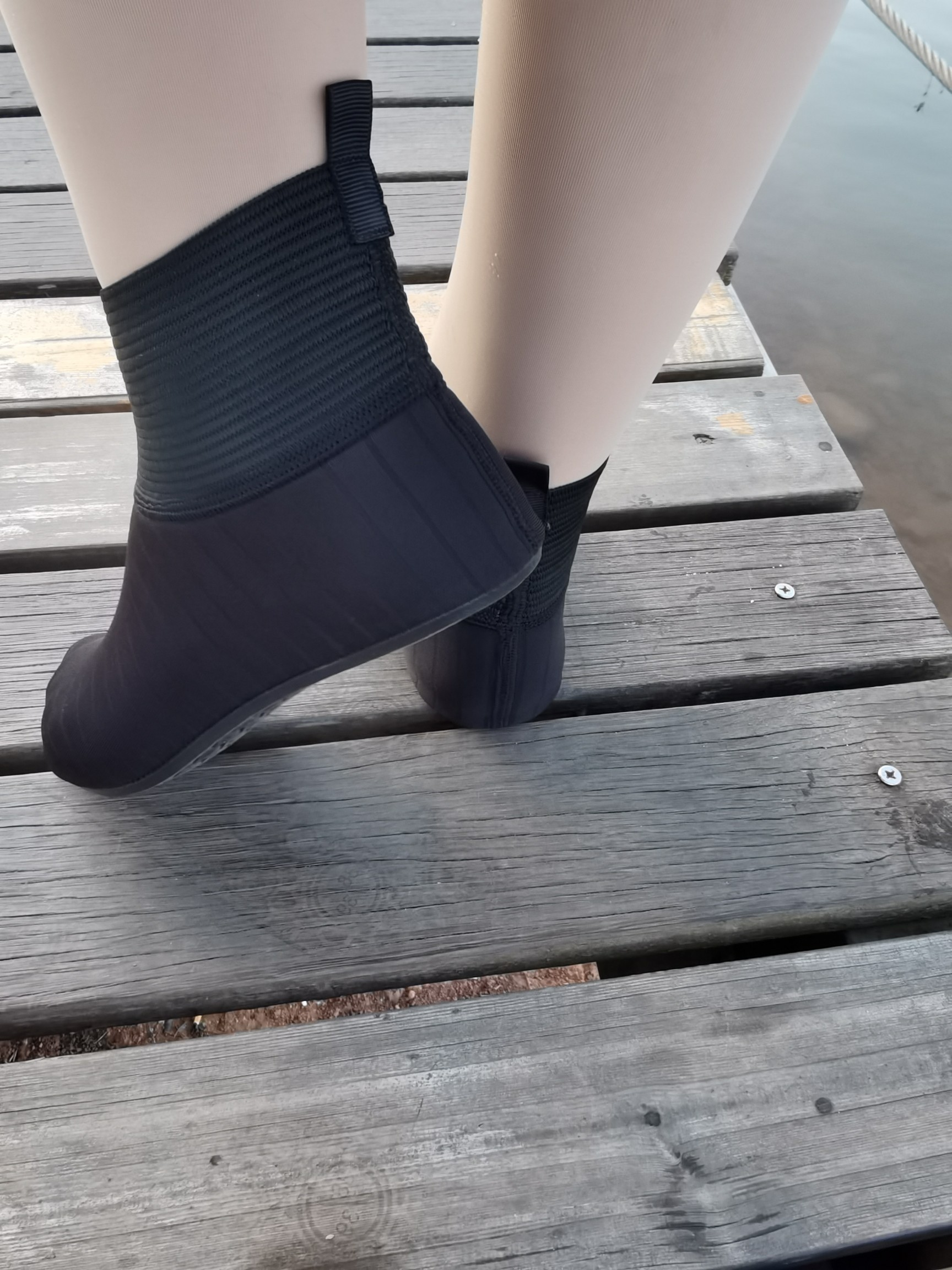 高腰沙滩鞋水鞋纯色溯溪鞋呼吸透气面料防滑耐磨鞋底白底实物图