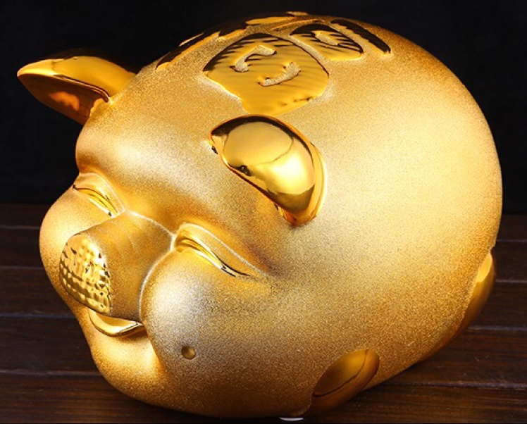 Money into the golden pig piggy bank Piggy bank decorative arts and crafts display multi-size optional