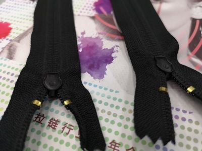 No. 5 or No. 7 nylon zipper shoe chain special zipper, non-bursting chain, high strength, length, color and style can be customized Application Scenario