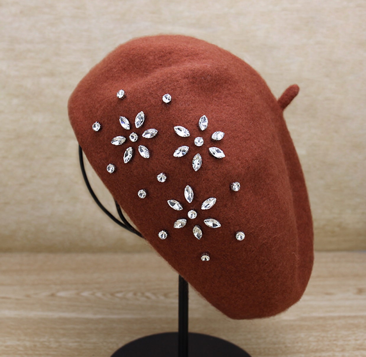 Fashionable beret knitted women's New Year diamond wool felt professional hat undefined