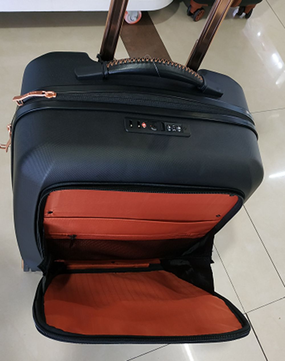 The H282 Yiwu Quality Goods soft and hard combined carry-on suitcase has a fashionable appearance and design, making it suitable for business trips and short trips details Picture