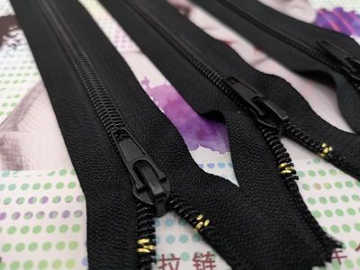 No. 5 or No. 7 nylon zipper shoe chain special zipper, non-bursting chain, high strength, length, color and style can be customized Item Picture