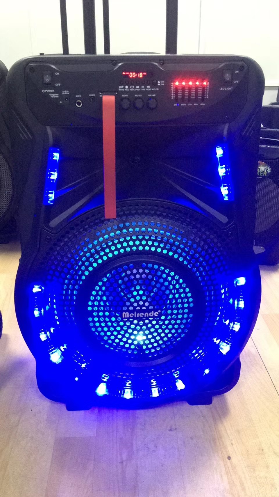 广场舞，USB，蓝牙，可充电，带电瓶多功能音箱