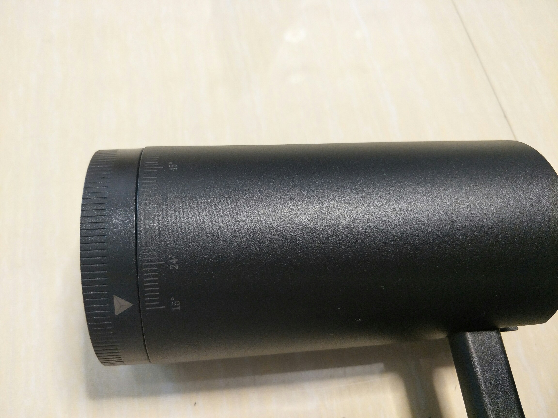 LED轨道射灯LED轨道灯COB轨道灯白底实物图
