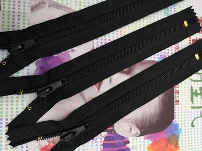No. 5 or No. 7 nylon zipper shoe chain special zipper, non-bursting chain, high strength, length, color and style can be customized