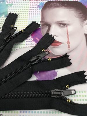 No. 5 or No. 7 nylon zipper shoe chain special zipper, non-bursting chain, high strength, length, color and style can be customized Specification image