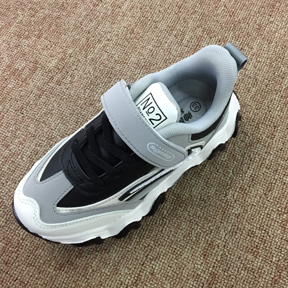 Sports shoes 2 thumbnail