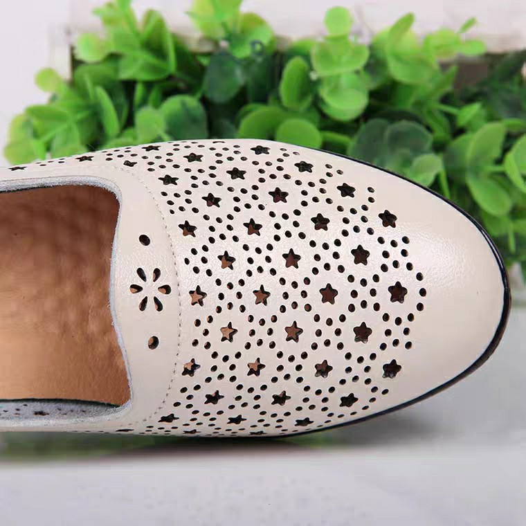 妈妈鞋凉鞋夏季新款软底平底中老年女鞋老人舒适中年洞洞皮鞋细节图
