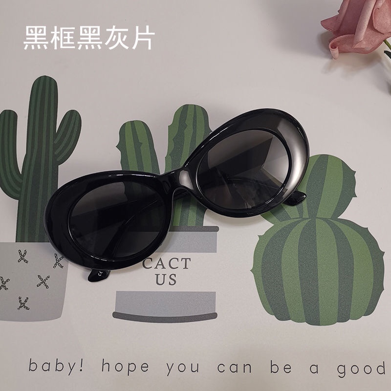 The new trendy sunglasses from Instagram influencers are retro and fashionable, featuring an alien personality and an oval-shaped design for both men and women Application Scenario
