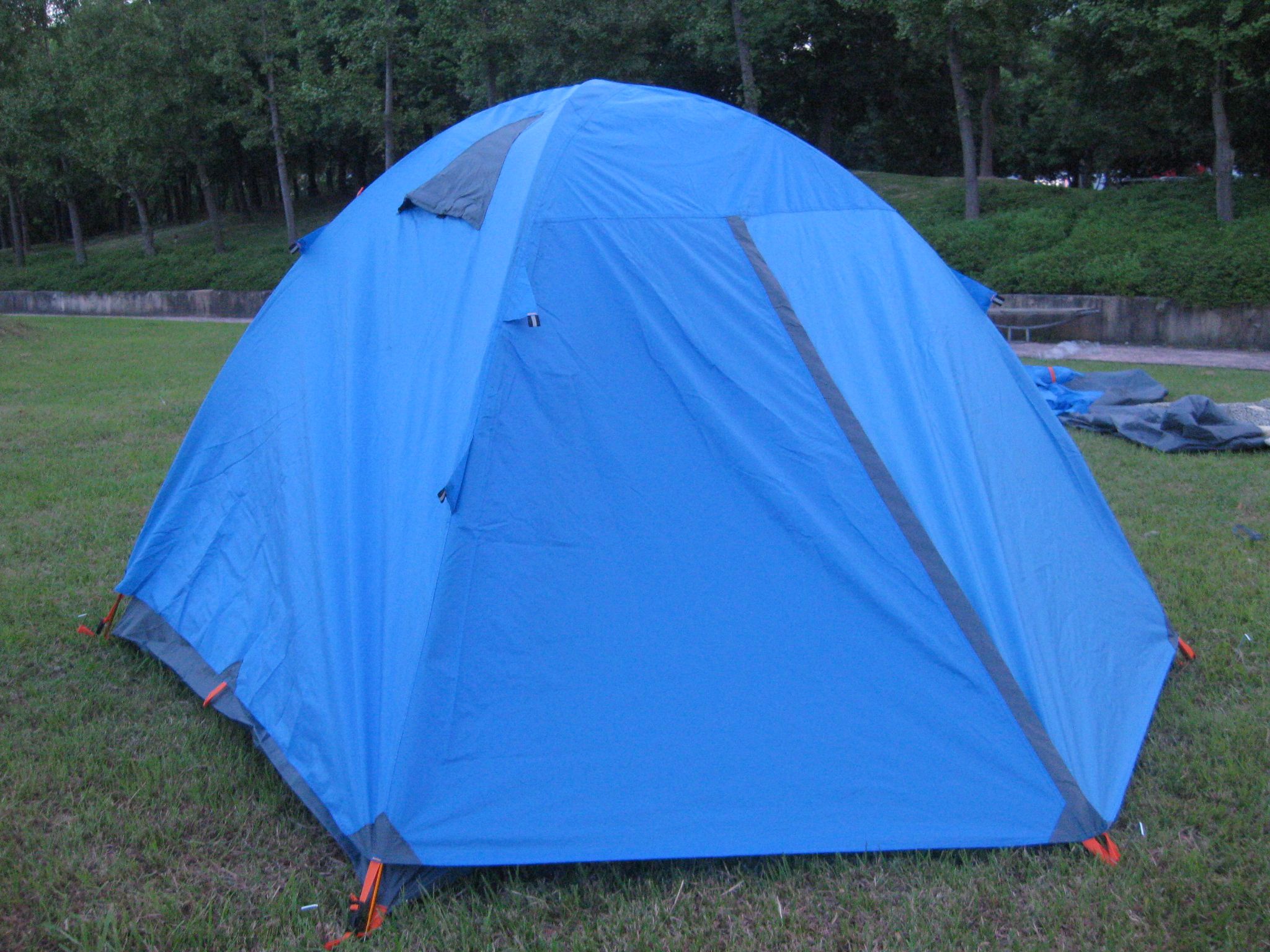 Wholesale outdoor 2-person and 3-person double-layer double-door camping aluminum pole tents for wild catchers, rainproof 3000mm details Picture