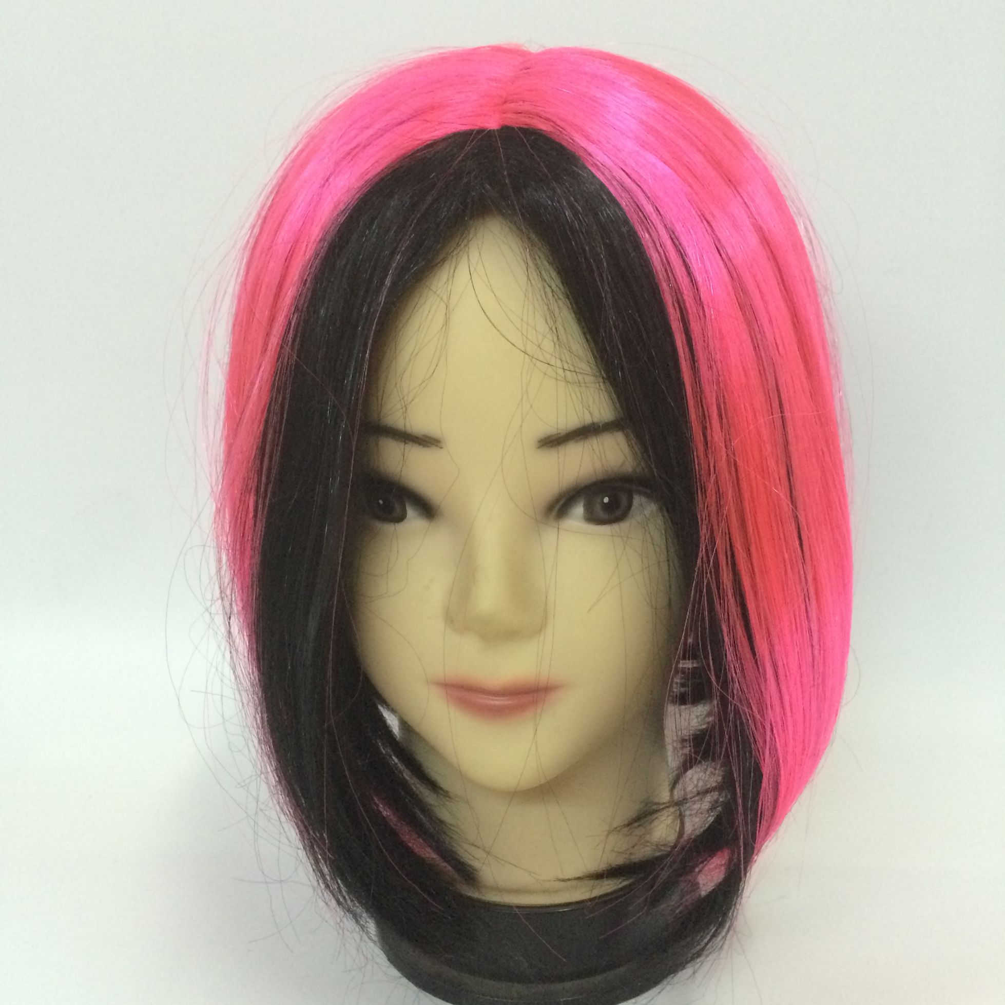 Short hair with two colours in the middle full figure