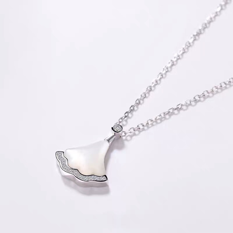 Simple Fashion Imitation Jade Exquisite Explosive Online Red Fritillion Fan Necklace details Picture