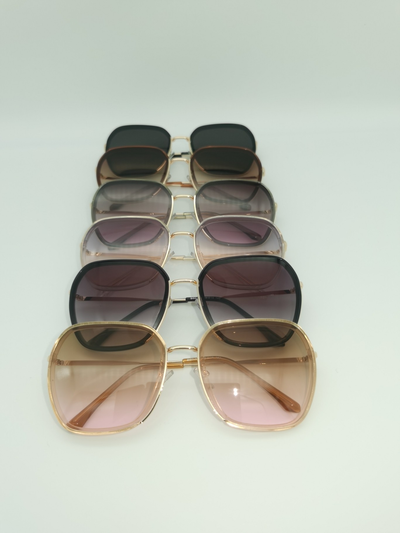 Fashion sunglasses thumbnail