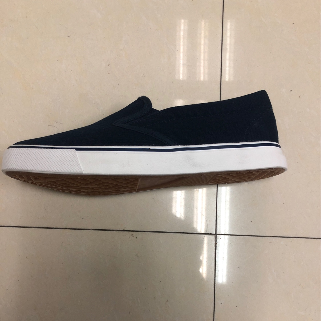 Un pie con pedaleo casual sneakers details Picture