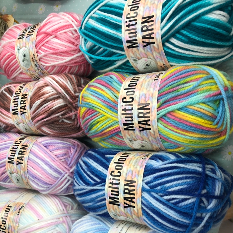 100% imported acrylic fiber, 3-strand synthetic, 100g per ball, 5 balls per pack, 15kg per piece, in stock supply. There are many colors available, including solid tones and segmental dyes. Bulk purchase offers discounts. Welcome to place your order. Item Picture