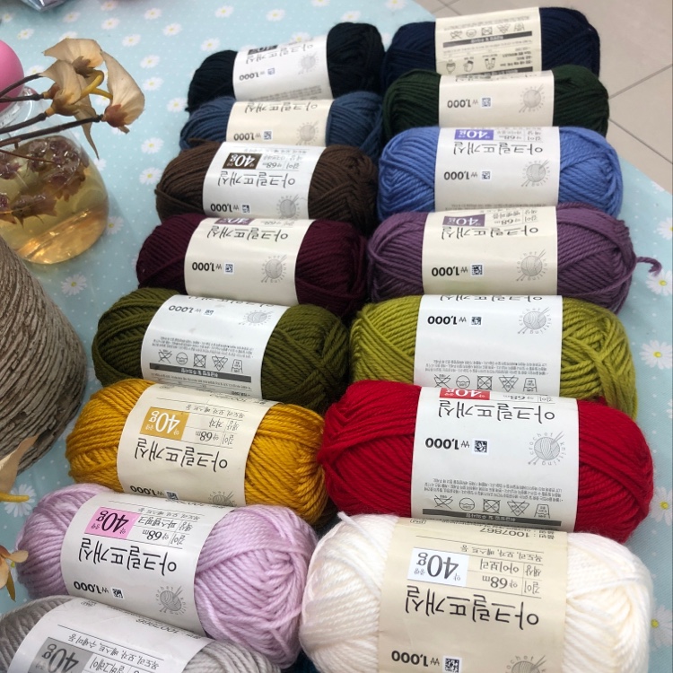 Adopt it. 100% imported super flexible acrylic 4-strand synthetic, 40g per ball, 400g per bag. 18 colors, available in stock. Welcome to place your order. undefined