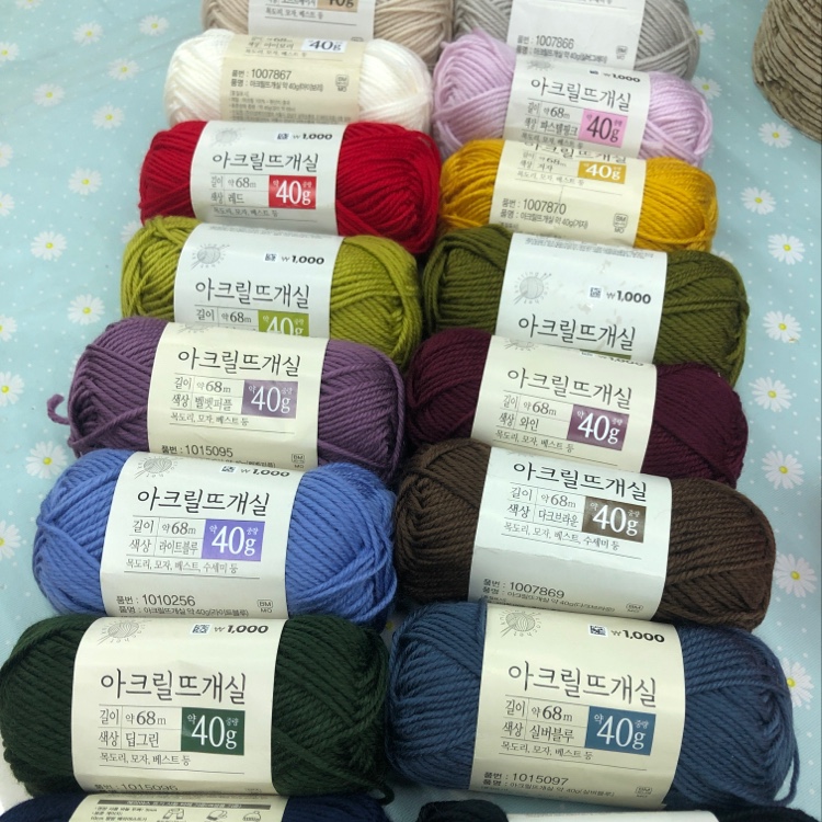 Adopt it. 100% imported super flexible acrylic 4-strand synthetic, 40g per ball, 400g per bag. 18 colors, available in stock. Welcome to place your order.