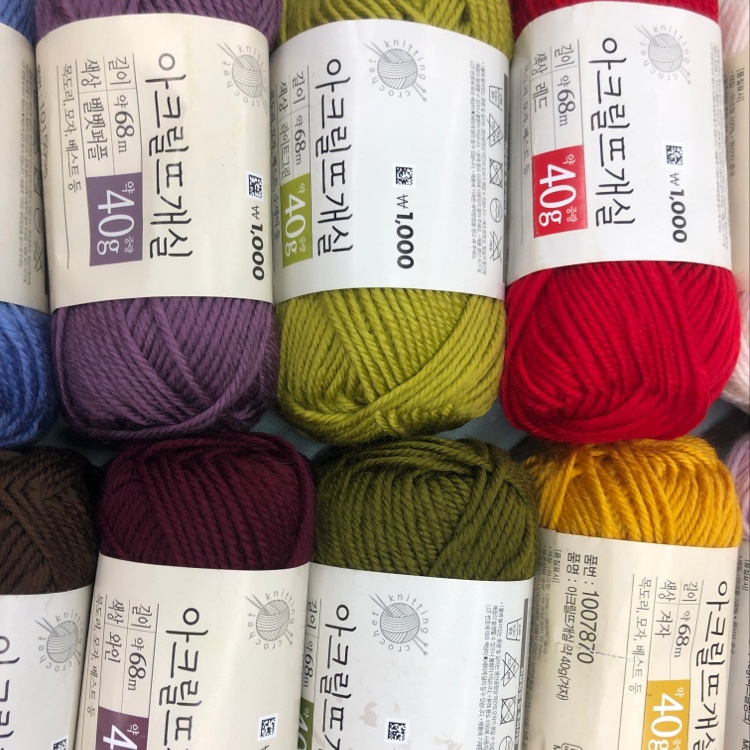 Adopt it. 100% imported super flexible acrylic 4-strand synthetic, 40g per ball, 400g per bag. 18 colors, available in stock. Welcome to place your order. Specification image