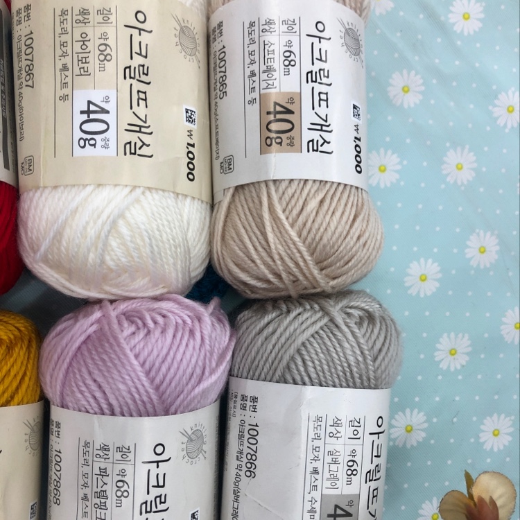 Adopt it. 100% imported super flexible acrylic 4-strand synthetic, 40g per ball, 400g per bag. 18 colors, available in stock. Welcome to place your order. details Picture