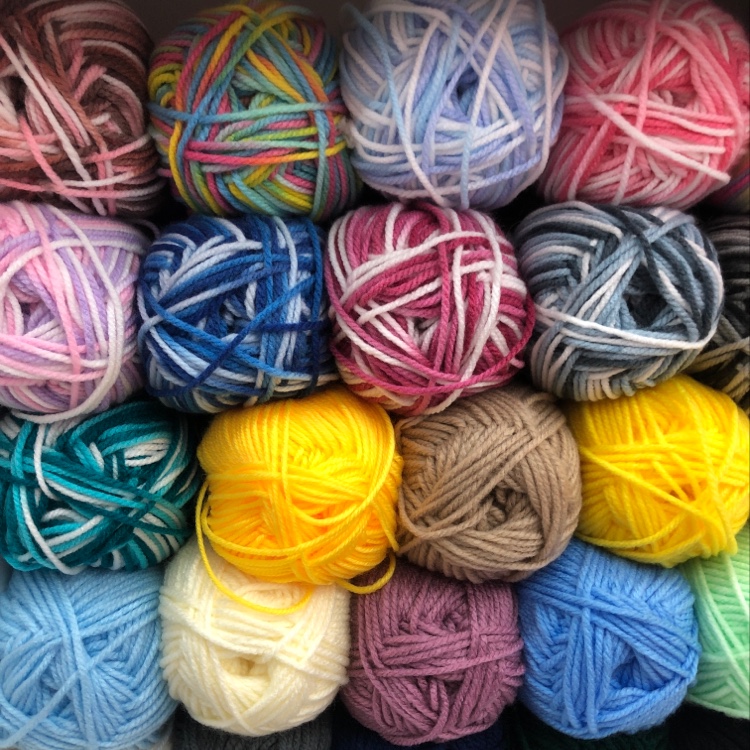 100% imported acrylic fiber, 3-strand synthetic, 100g per ball, 5 balls per pack, 15kg per piece, in stock supply. There are many colors available, including solid tones and segmental dyes. Bulk purchase offers discounts. Welcome to place your order. details Picture