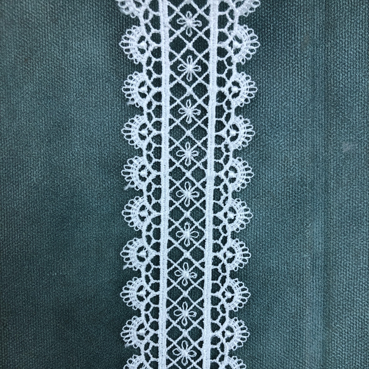Water-soluble embroidered lace for trousers and clothing accessories