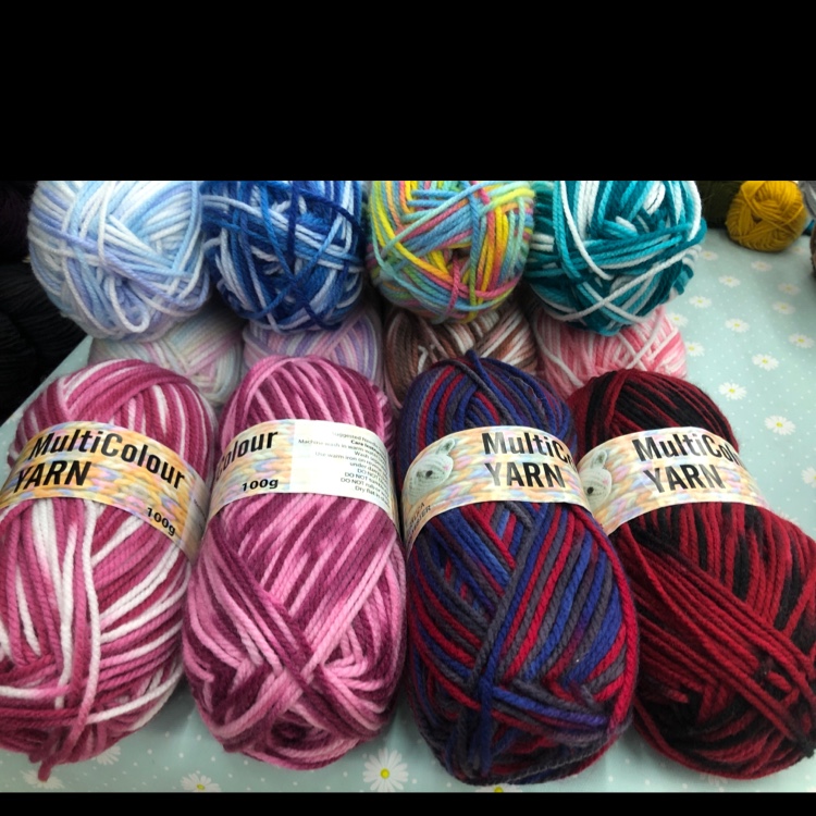 100% imported acrylic fiber, 3-strand synthetic, 100g per ball, 5 balls per pack, 15kg per piece, in stock supply. There are many colors available, including solid tones and segmental dyes. Bulk purchase offers discounts. Welcome to place your order. undefined