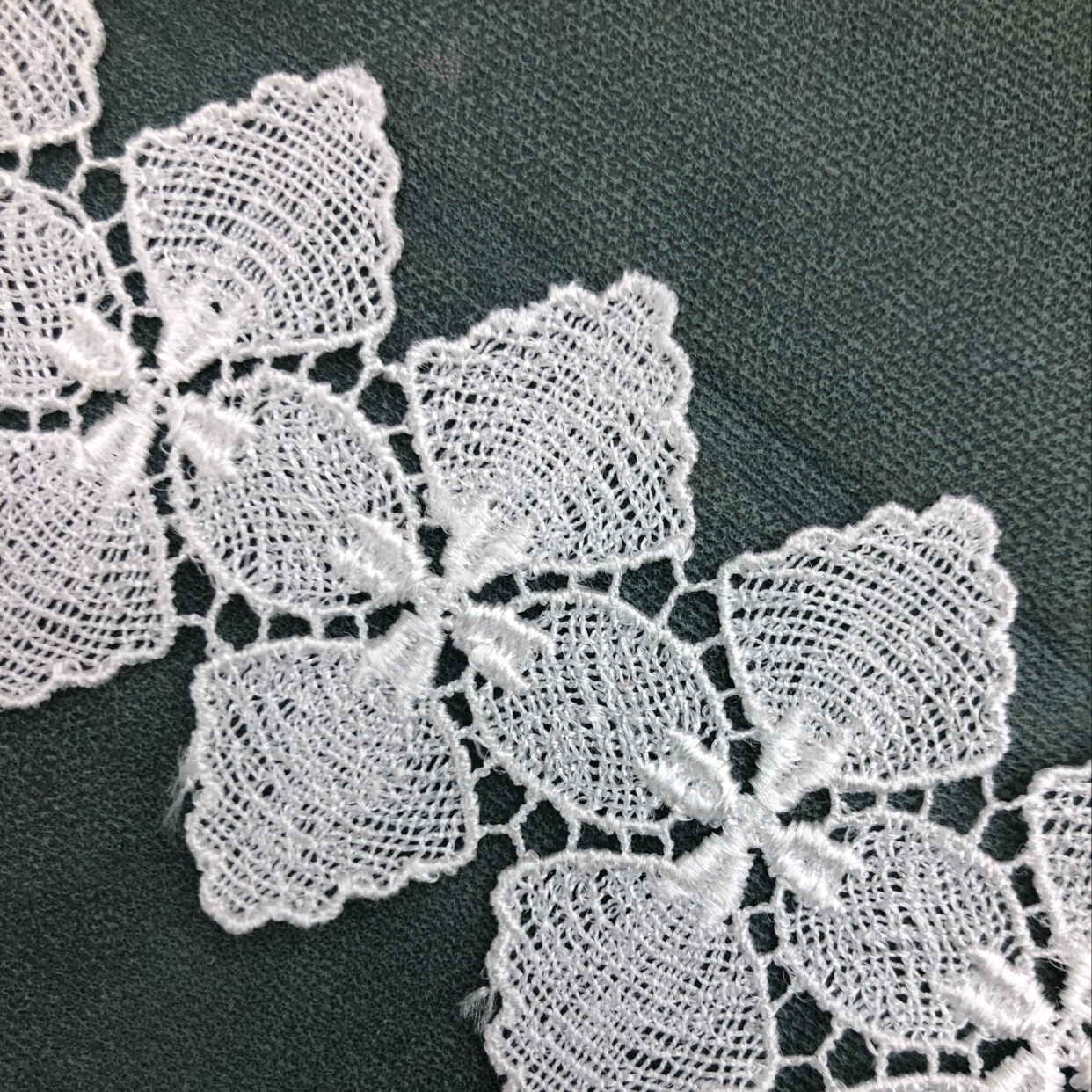 Water-soluble lace for gloves and clothing accessories Specification image