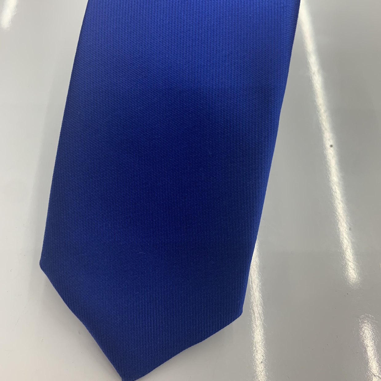A single-color tie with a high weft density of 5.5 cm Specification image