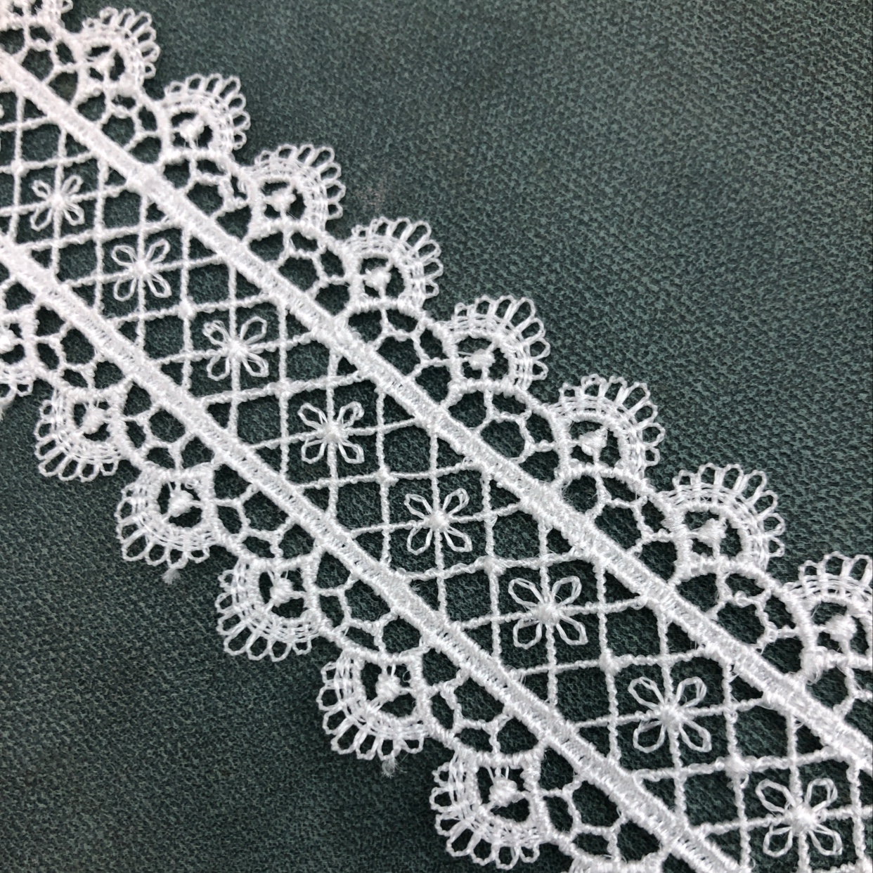 Water-soluble embroidered lace for trousers and clothing accessories Specification image