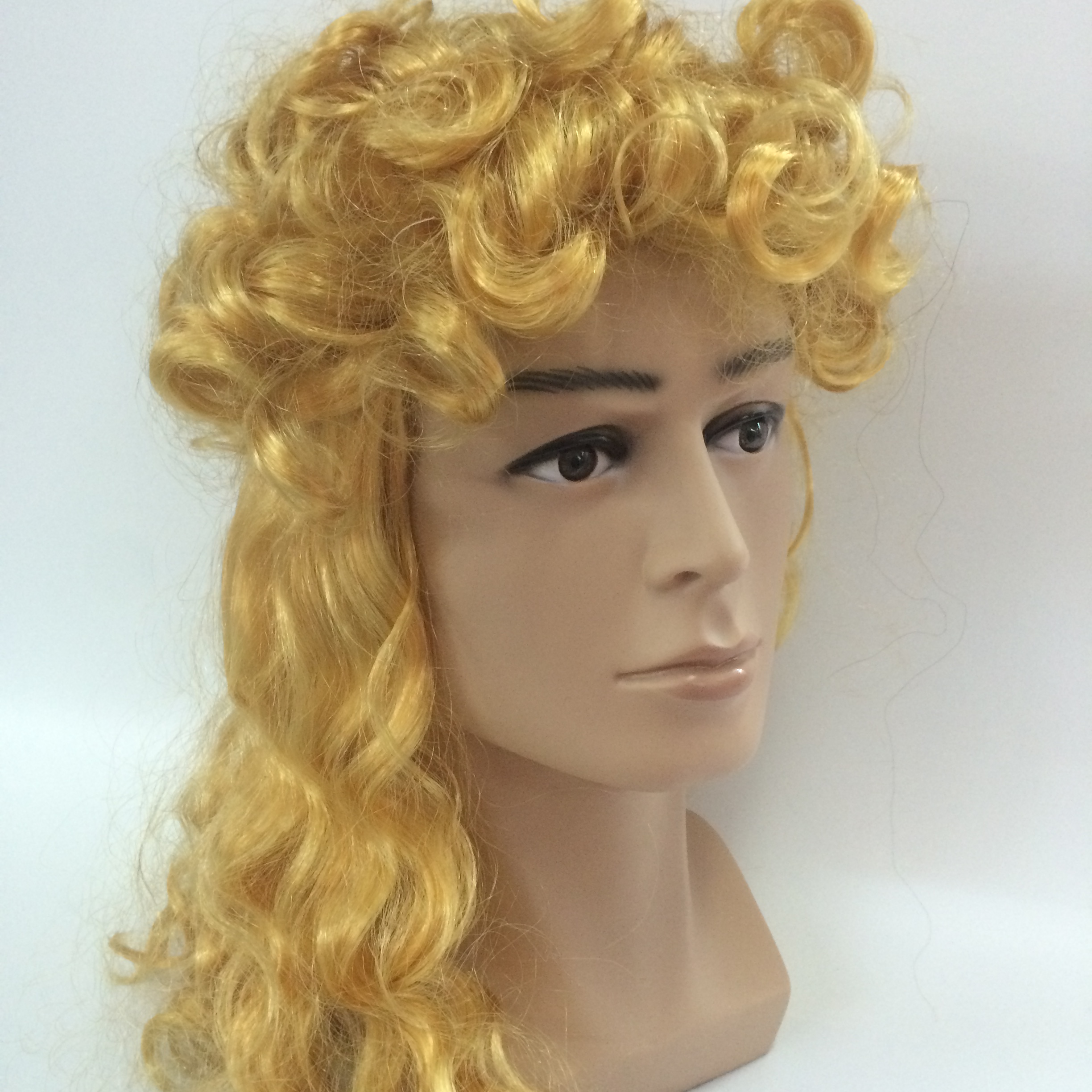 Men with long hair, men with long holidays, hair covers and headgear pic 1