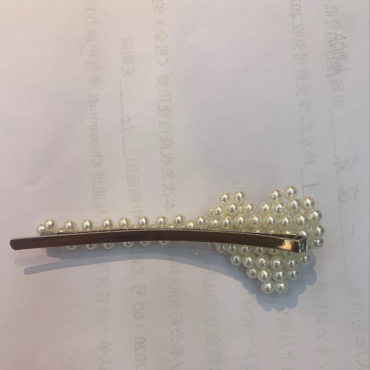 The pearl one-piece hairpin with a noble and elegant European and American style is super ethereal. The Korean-style side clip is unique and versatile. The diamond-encruted hairpin is a hair accessory details Picture