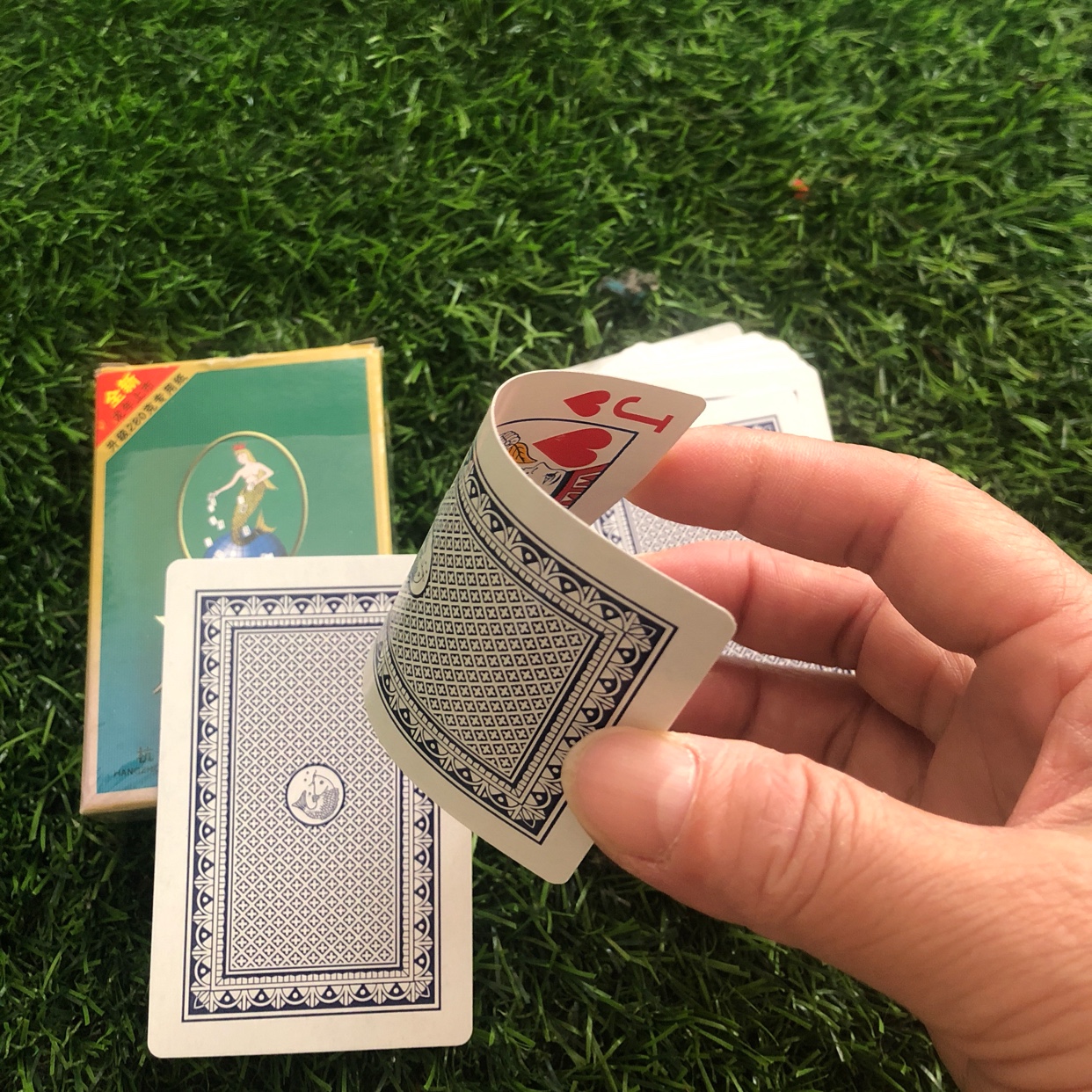 钓鱼牌扑克 280克的专用纸 弹性好 知名品牌 54张扑克牌详情图6