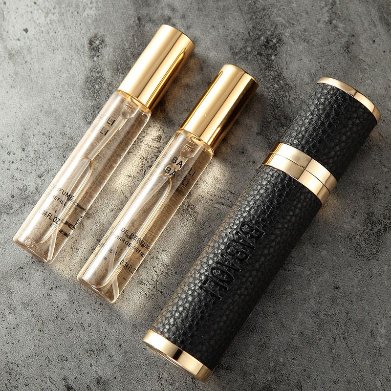 تحمل باربري عطر الخروف الصغير معها Item Picture