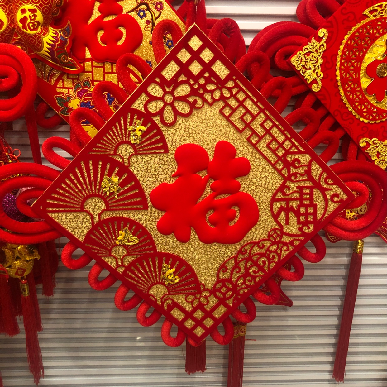 40# Fan-shaped hollowed-out auspicious fish hanging details Picture
