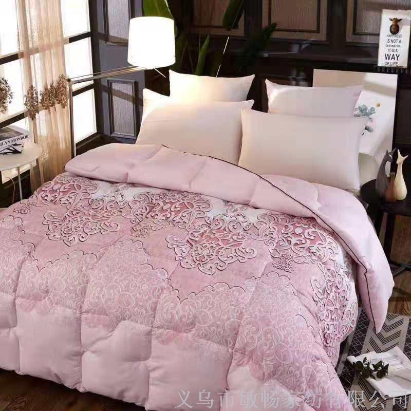 Yiwu Good Goods New Arctic Warm Velvet Fabric Feather Silk Cotton Thick Warm Winter Quilt Series Item Picture