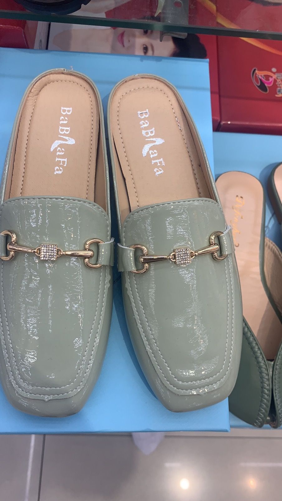 2020新款皮质淡绿色时尚潮流单鞋皮鞋凉拖鞋产品图