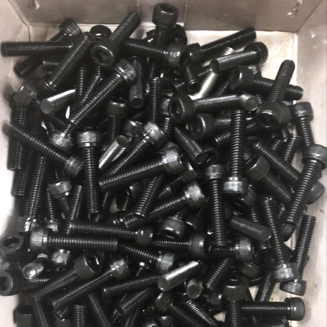 Hexagon socket cylindrical head screws of grade 12.9, with low profit margin but high sales volume, honest operation and excellent quality, have received high praise
