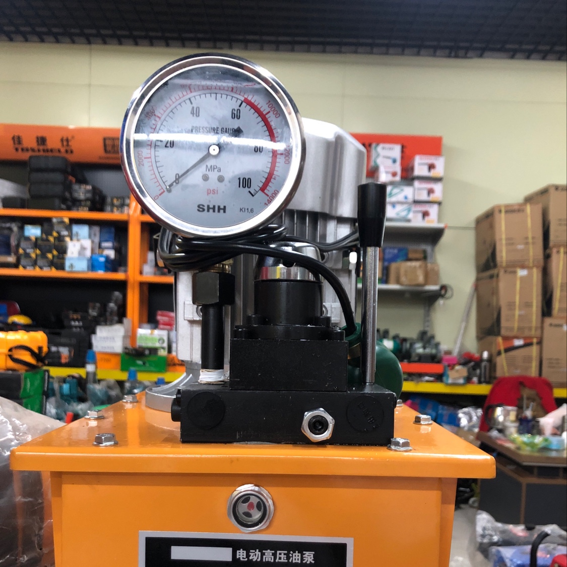 The 750W electric high-pressure oil pump is highly praised for its low profit margin but high sales volume, honest operation and excellent quality The 750W electric high-pressure oil pump is highly praised for its low profit margin but high sales volume, honest operation and excellent quality