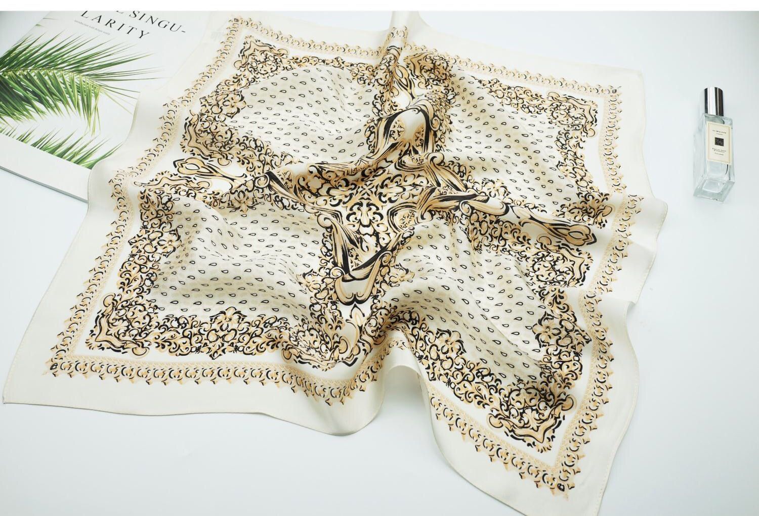 Women's Spring/Summer 53 Silk Square details Picture