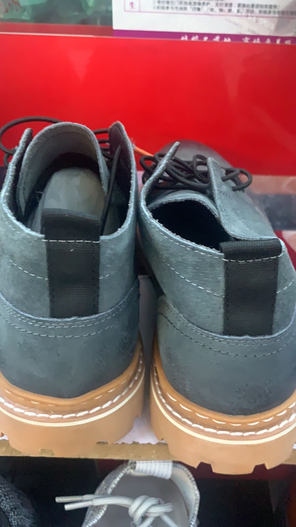 2020新款灰色厚底皮革材质靴子详情图3