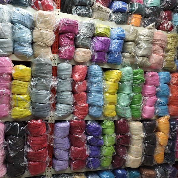 Nylon Size 5 Into A Zipper Shoelace Cover Pillow