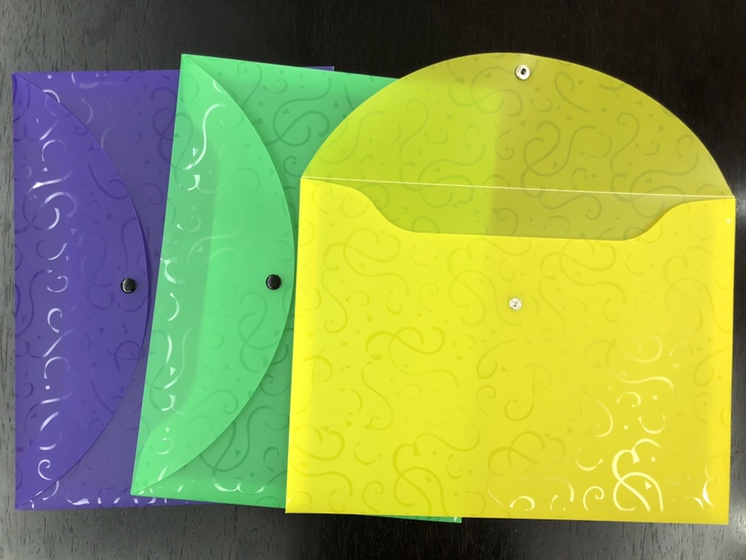 PP chrysanthemum pattern thickened iron buckle file bag, fashionable, colorful and of superior quality, FC Application Scenario