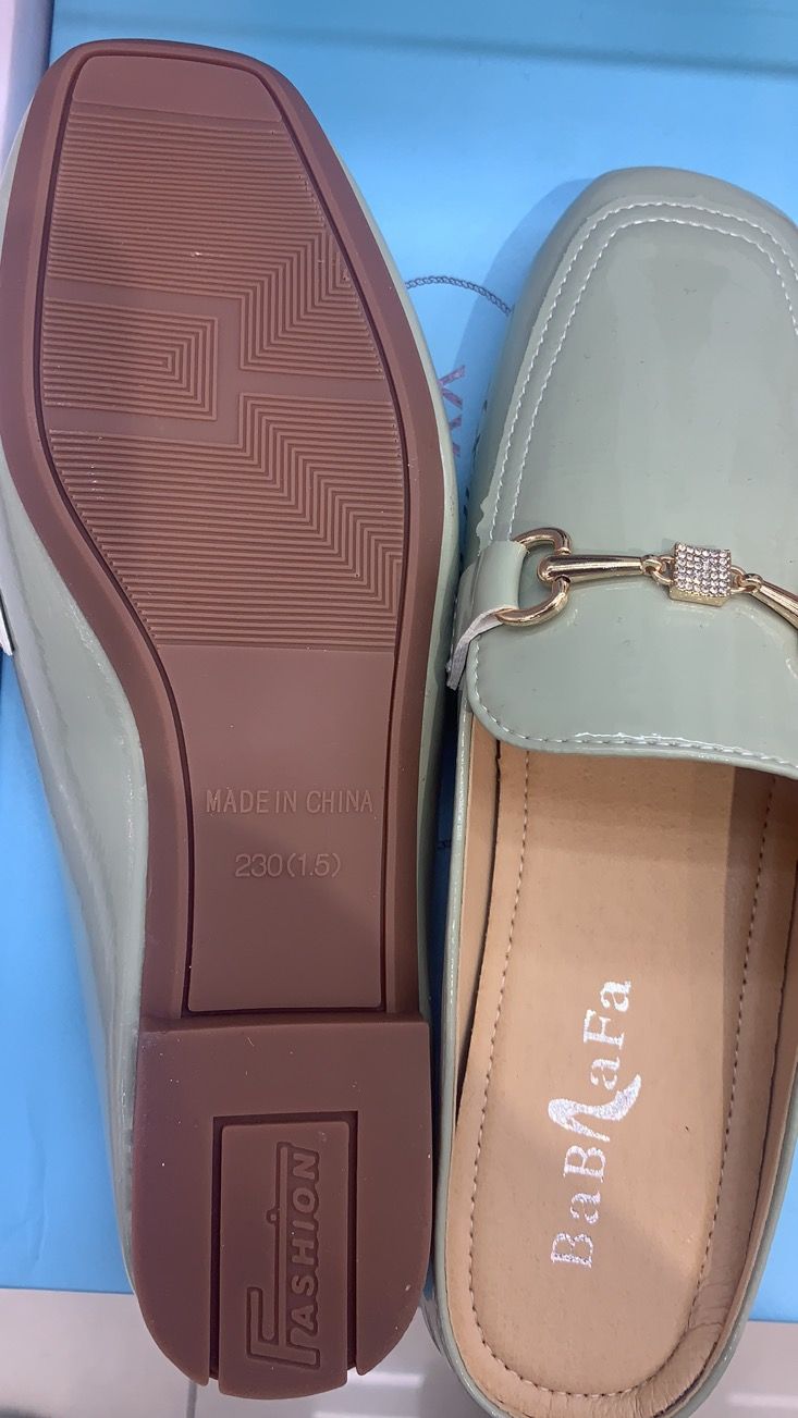 2020新款皮质淡绿色时尚潮流单鞋皮鞋凉拖鞋细节图