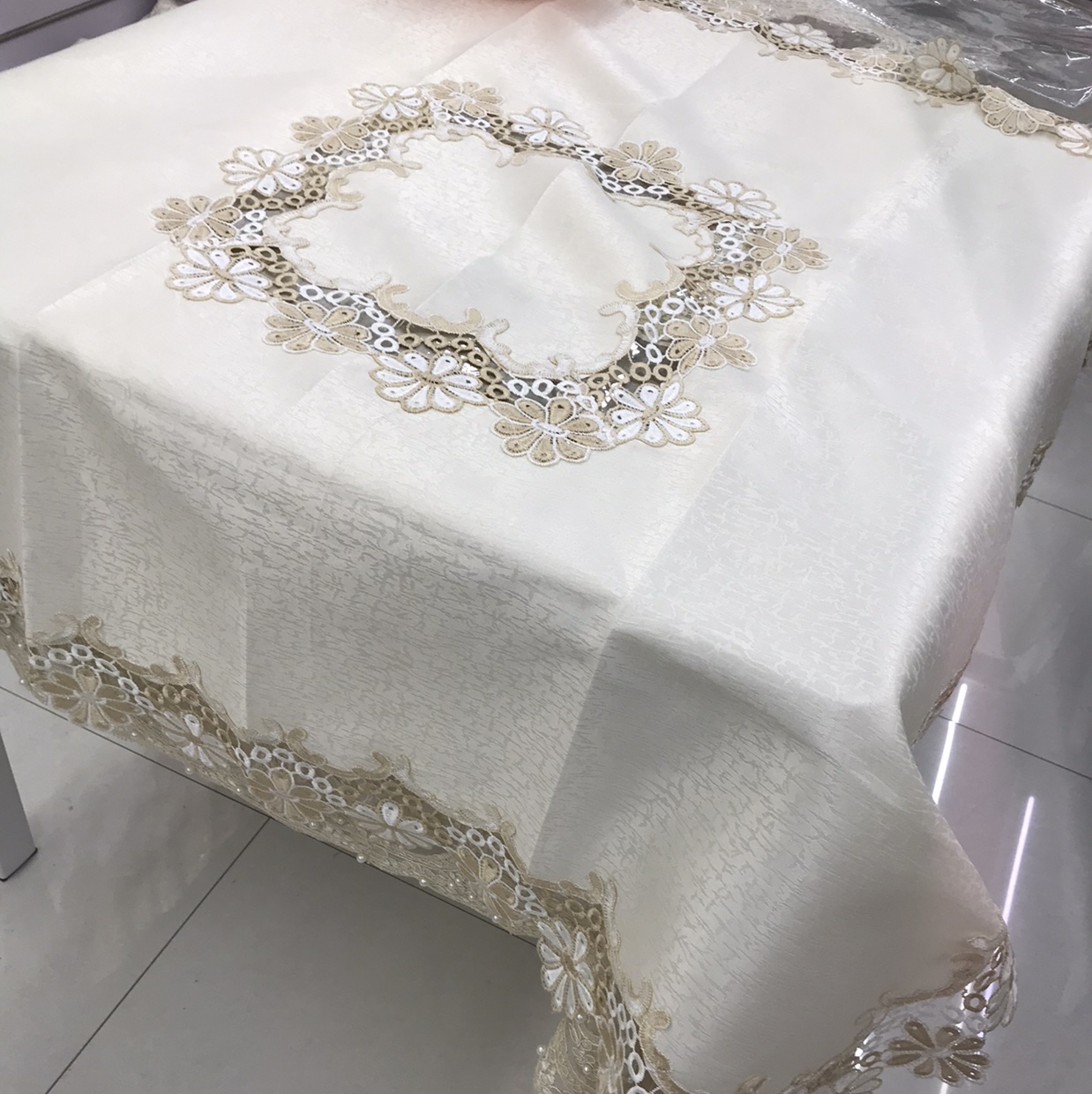 Water-soluble rose tablecloth details Picture