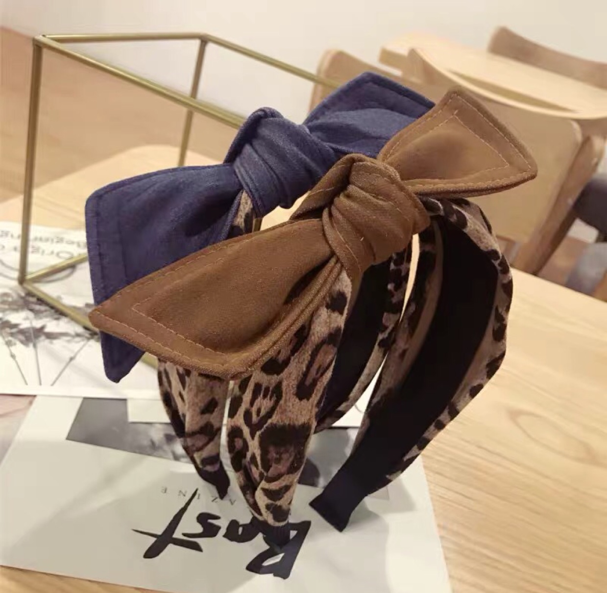Korean version of the new simple temperament cloth leopard grain contrast color bowknot head buckle wide side hair hoop head hoop pressure hair clip female thumbnail