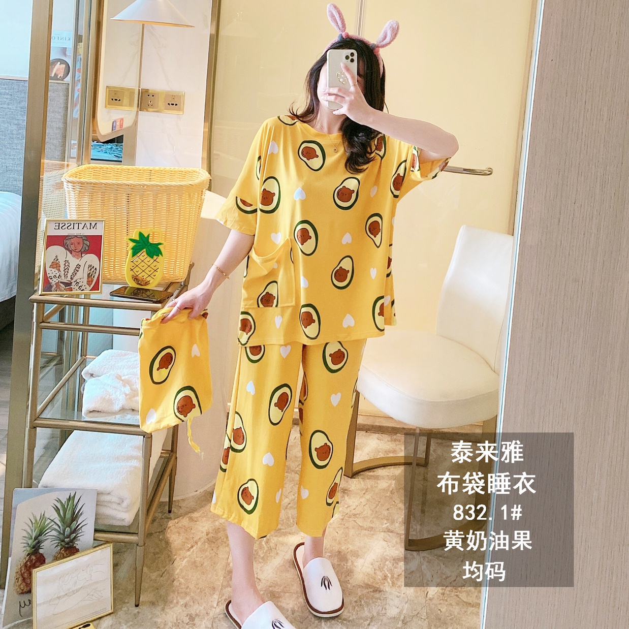 A set of women's casual bag home wear, a popular cartoon mid-sleeved loose large-sized pajamas for spring and summer