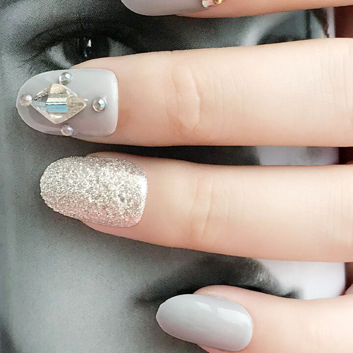 3D fashion bride nail, diamond-encrusted false nail clips, nail art piece set, decorative adhesive backing, discounted goods, diamond-encrusted round head wearable nail Item Picture